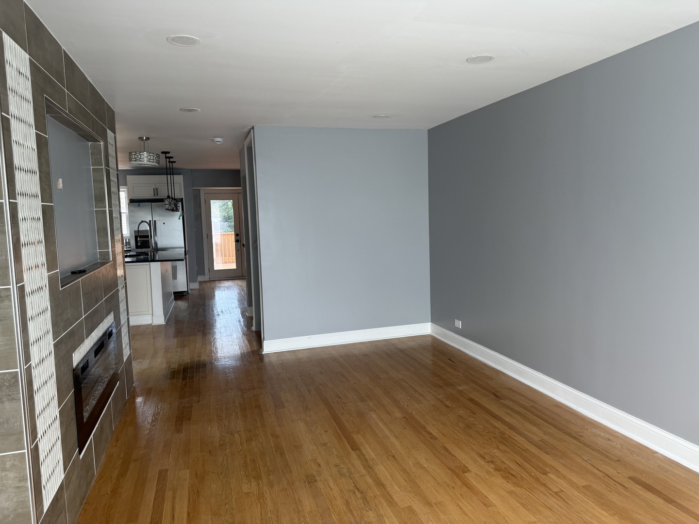 9748 S Ellis Avenue Property Photo 5