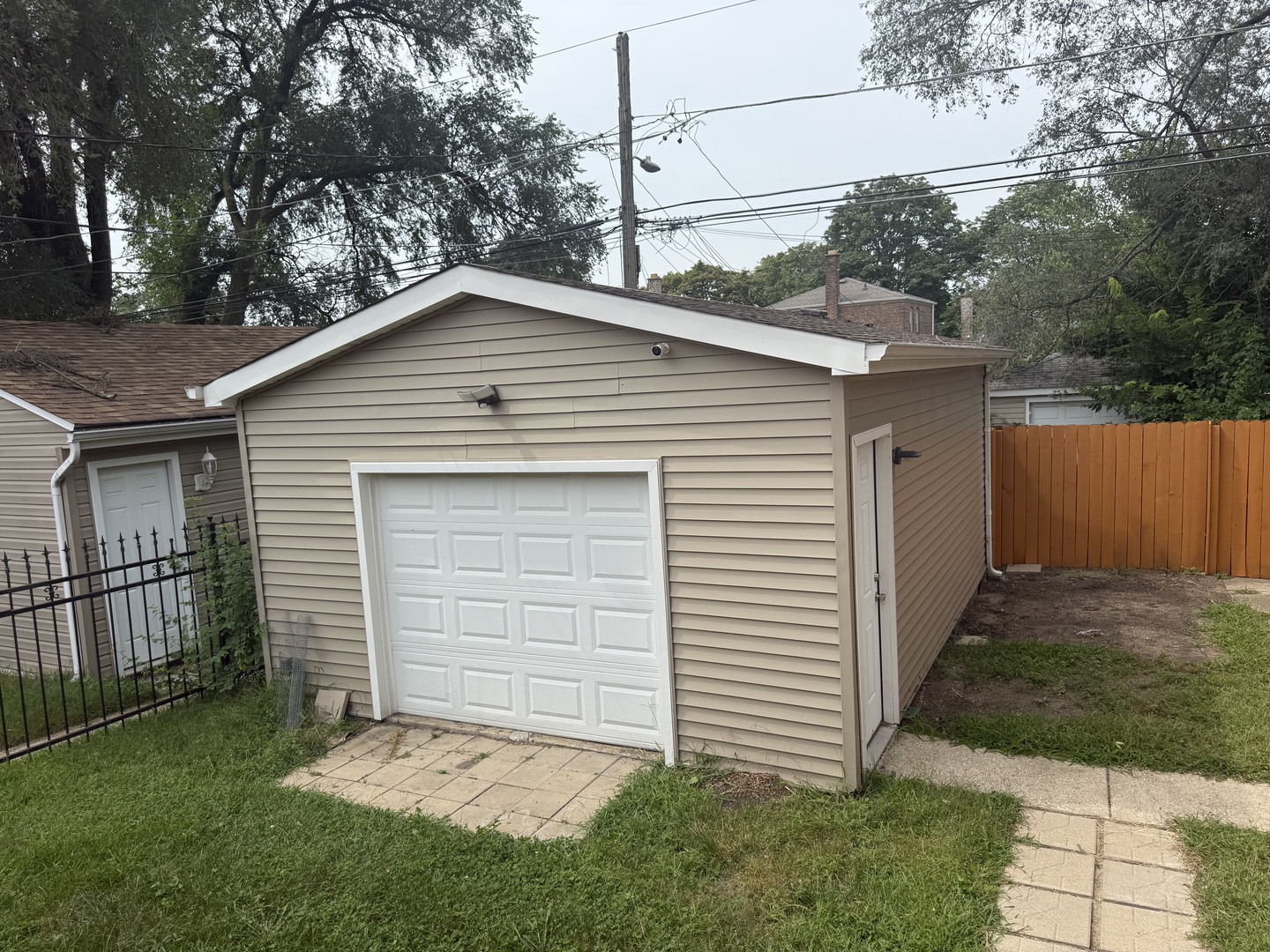 9748 S Ellis Avenue Property Photo 15