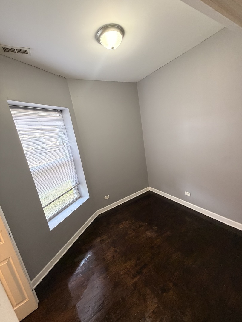 705 W Garfield Boulevard 1 Property Photo 7