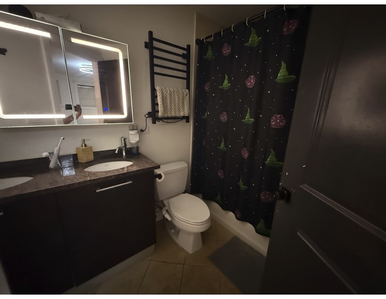 809 W Bradley Place G Property Photo 6