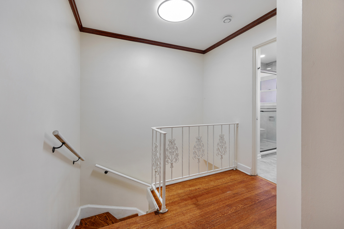 7248 N Ridge Boulevard Property Photo 15