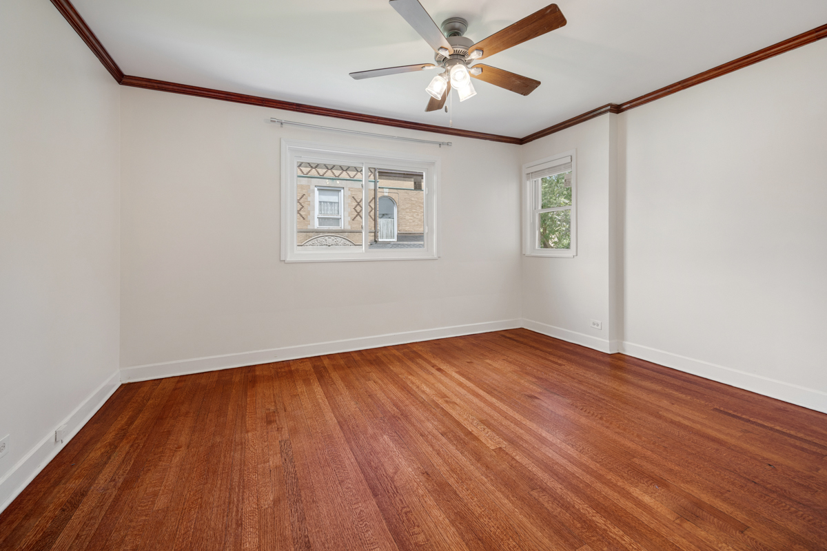 7248 N Ridge Boulevard Property Photo 16
