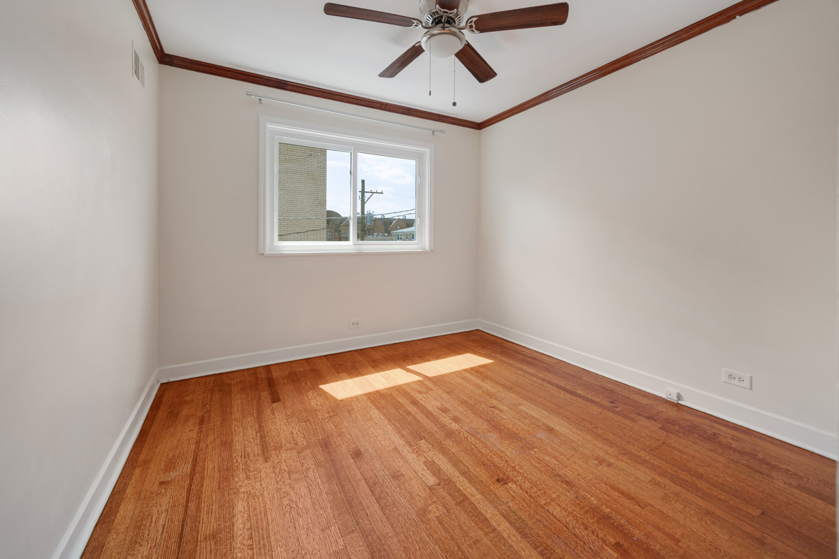 7248 N Ridge Boulevard Property Photo 17