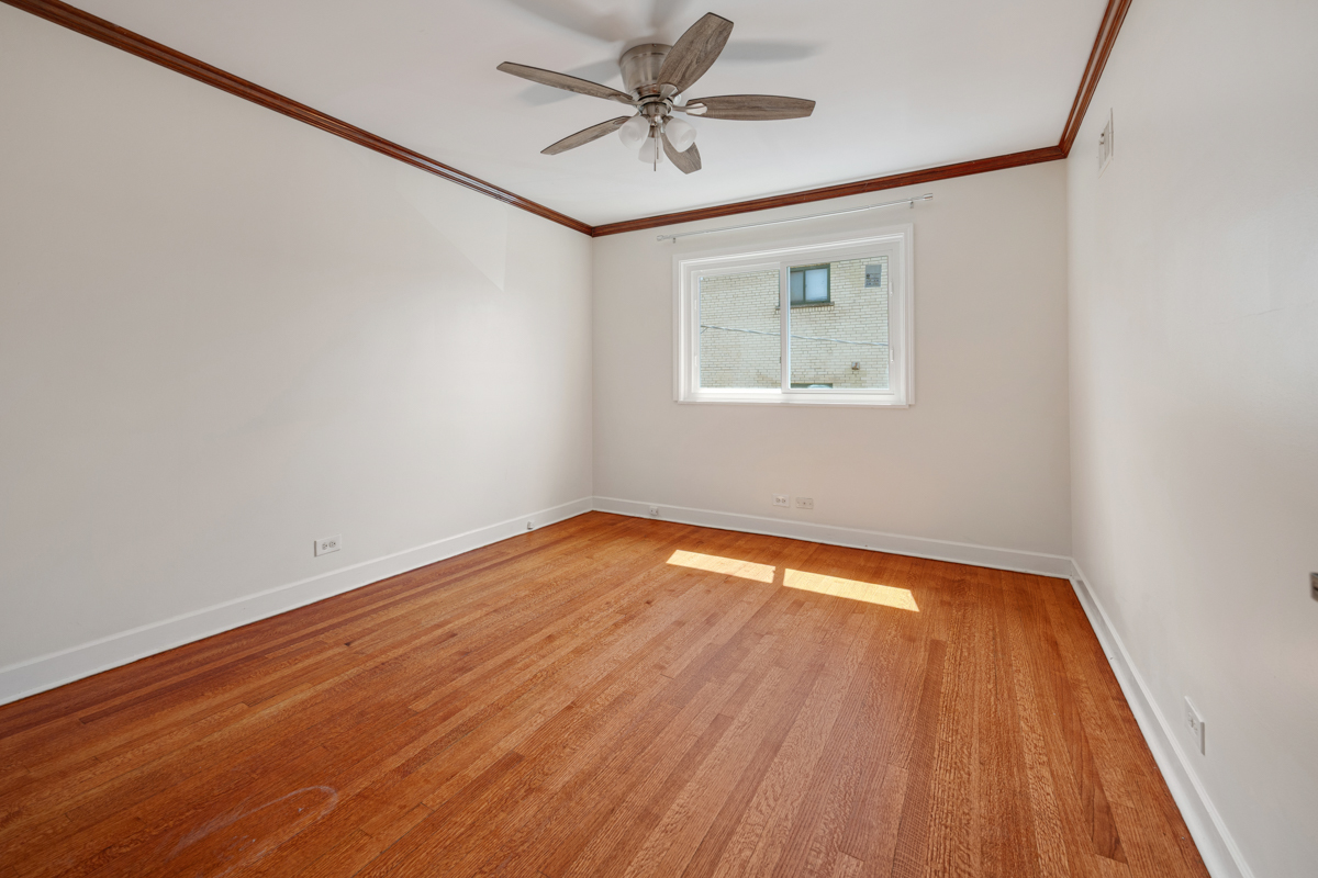 7248 N Ridge Boulevard Property Photo 18