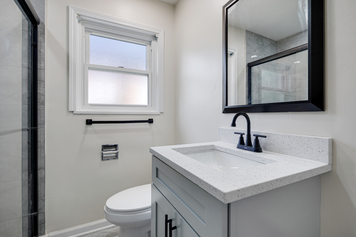 7248 N Ridge Boulevard Property Photo 19