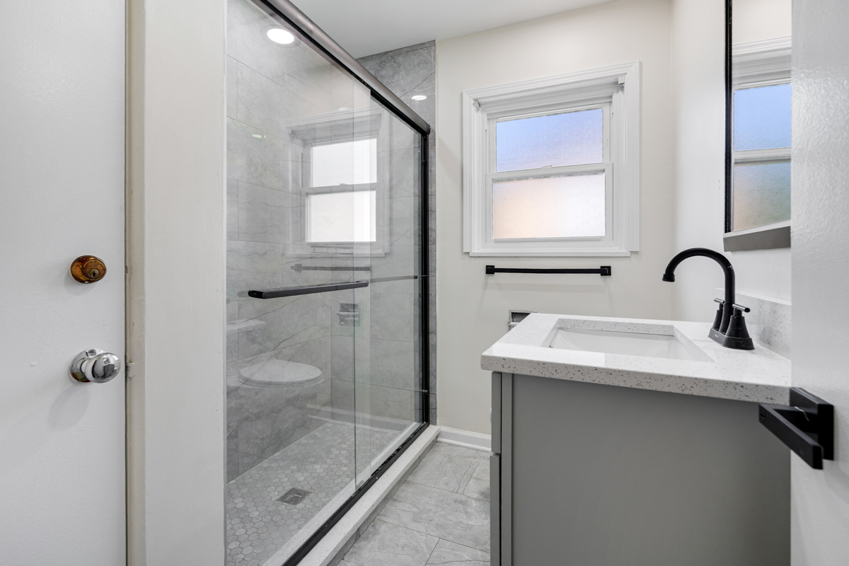 7248 N Ridge Boulevard Property Photo 20