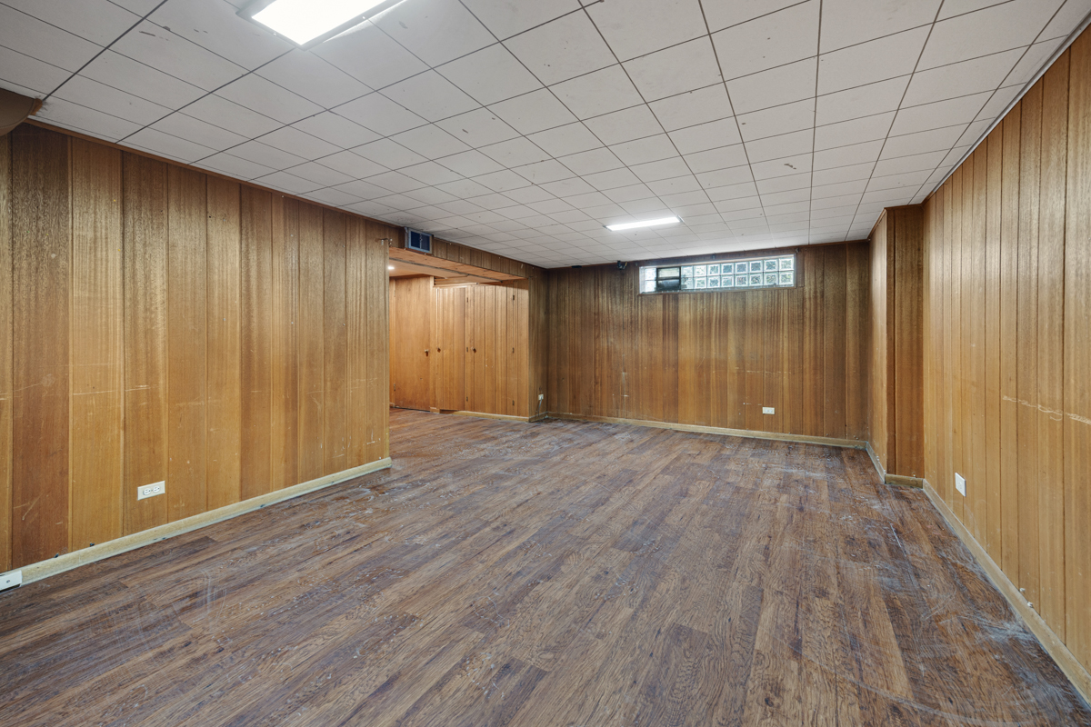 7248 N Ridge Boulevard Property Photo 23