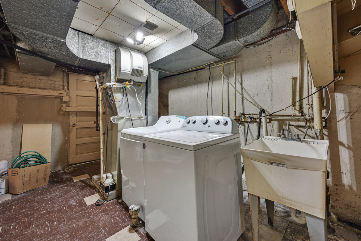 7248 N Ridge Boulevard Property Photo 25