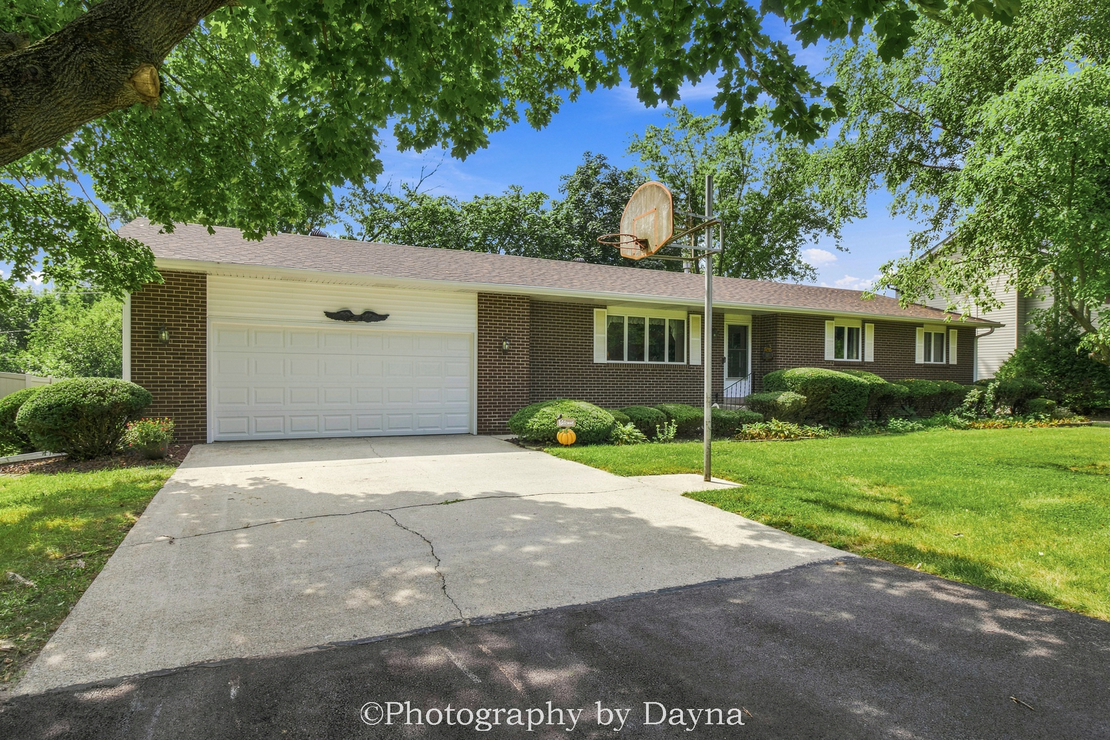 6070 Darline Drive Property Photo 2