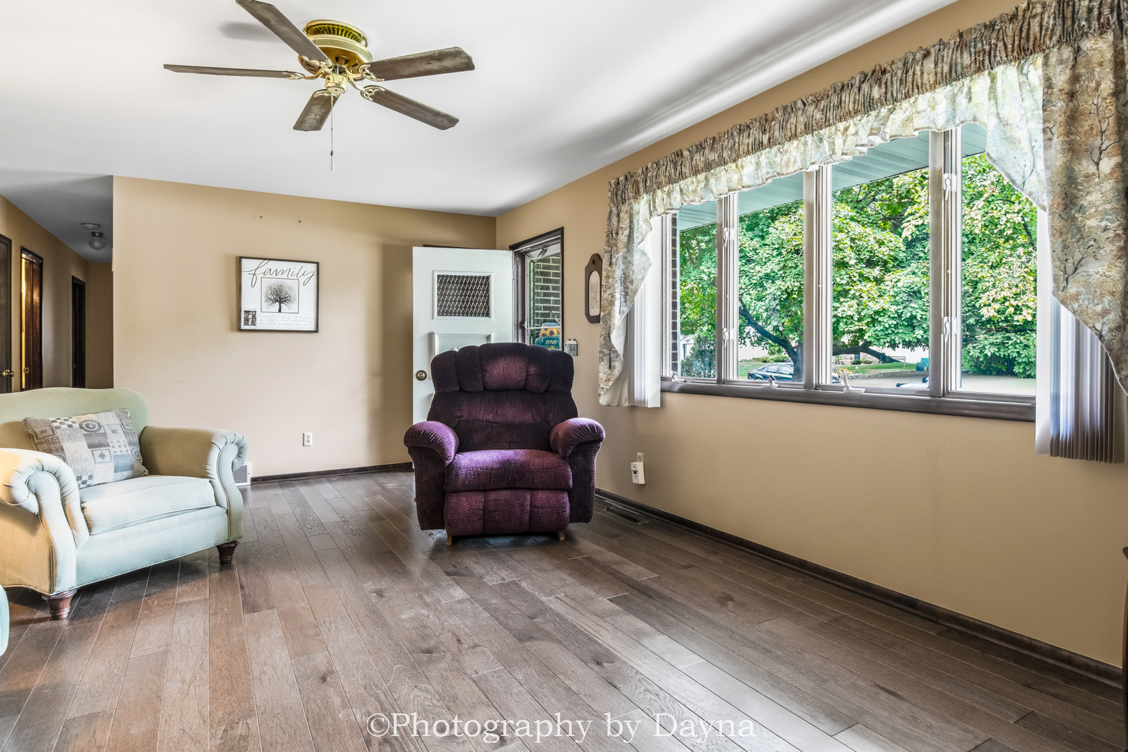 6070 Darline Drive Property Photo 5
