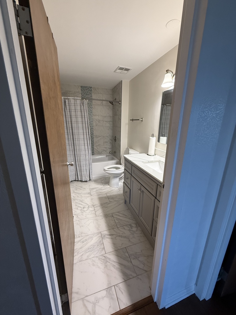 700 N Bruce Lane 603 Property Photo 11