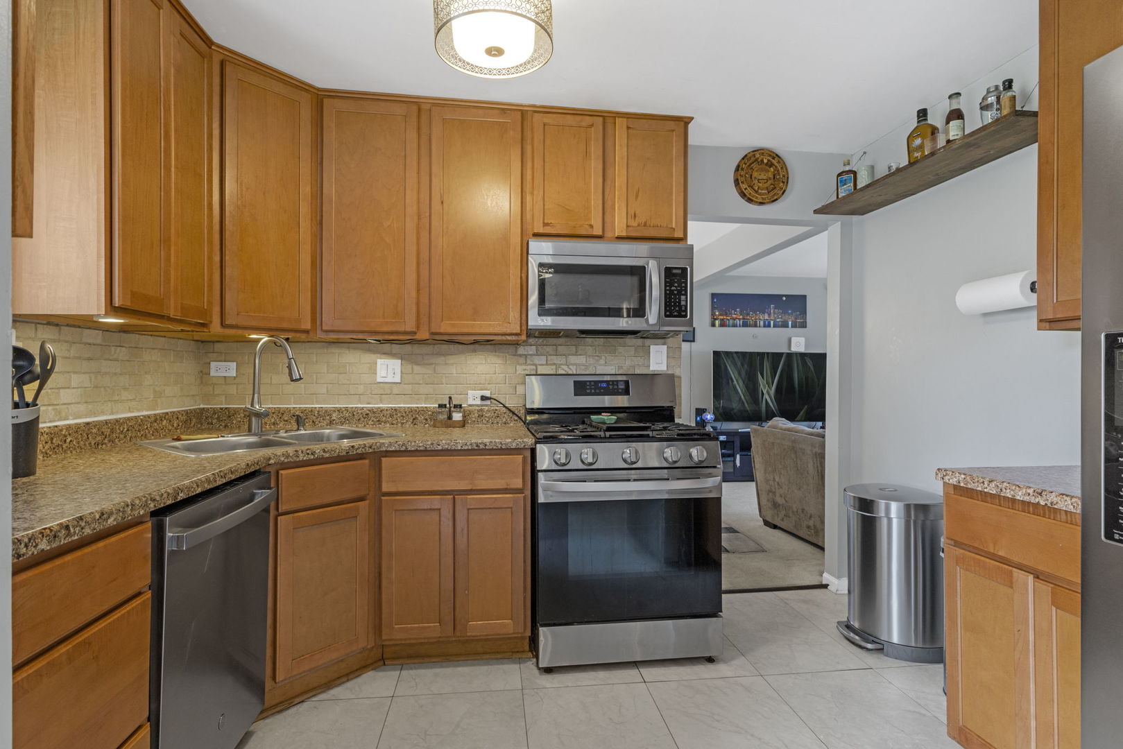 309 E Walnut Street Property Photo 7