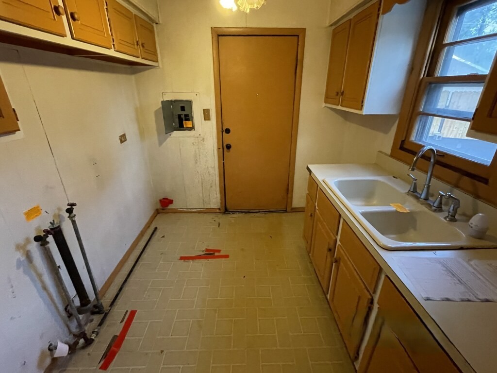 16610 Geneva Drive Property Photo 12