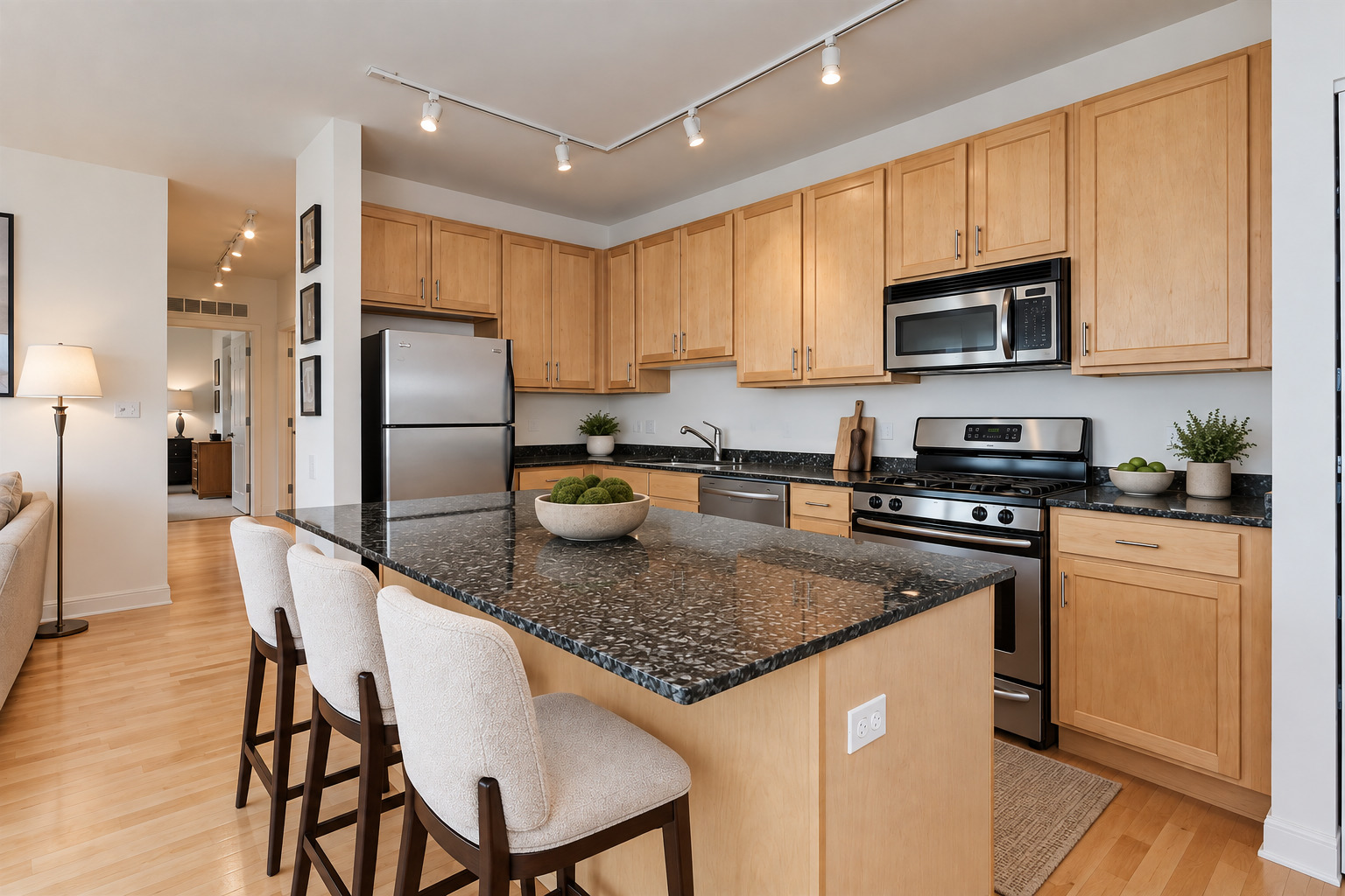 544 N Milwaukee Avenue 402 Property Photo 3