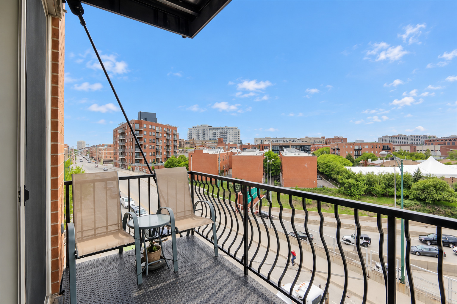 544 N Milwaukee Avenue 402 Property Photo 9