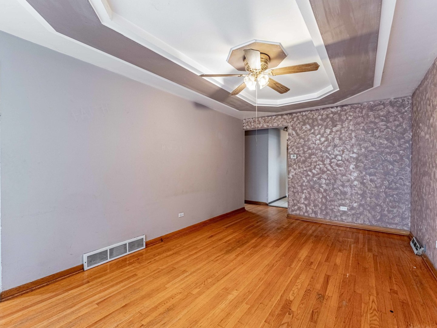 11120 S Ewing Avenue Property Photo 5