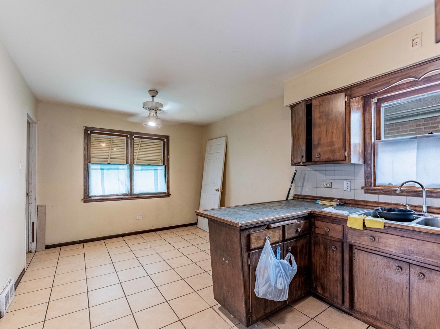 11120 S Ewing Avenue Property Photo 7