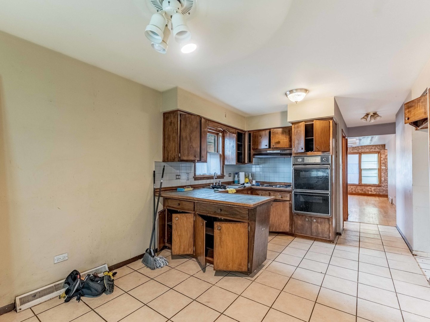 11120 S Ewing Avenue Property Photo 8