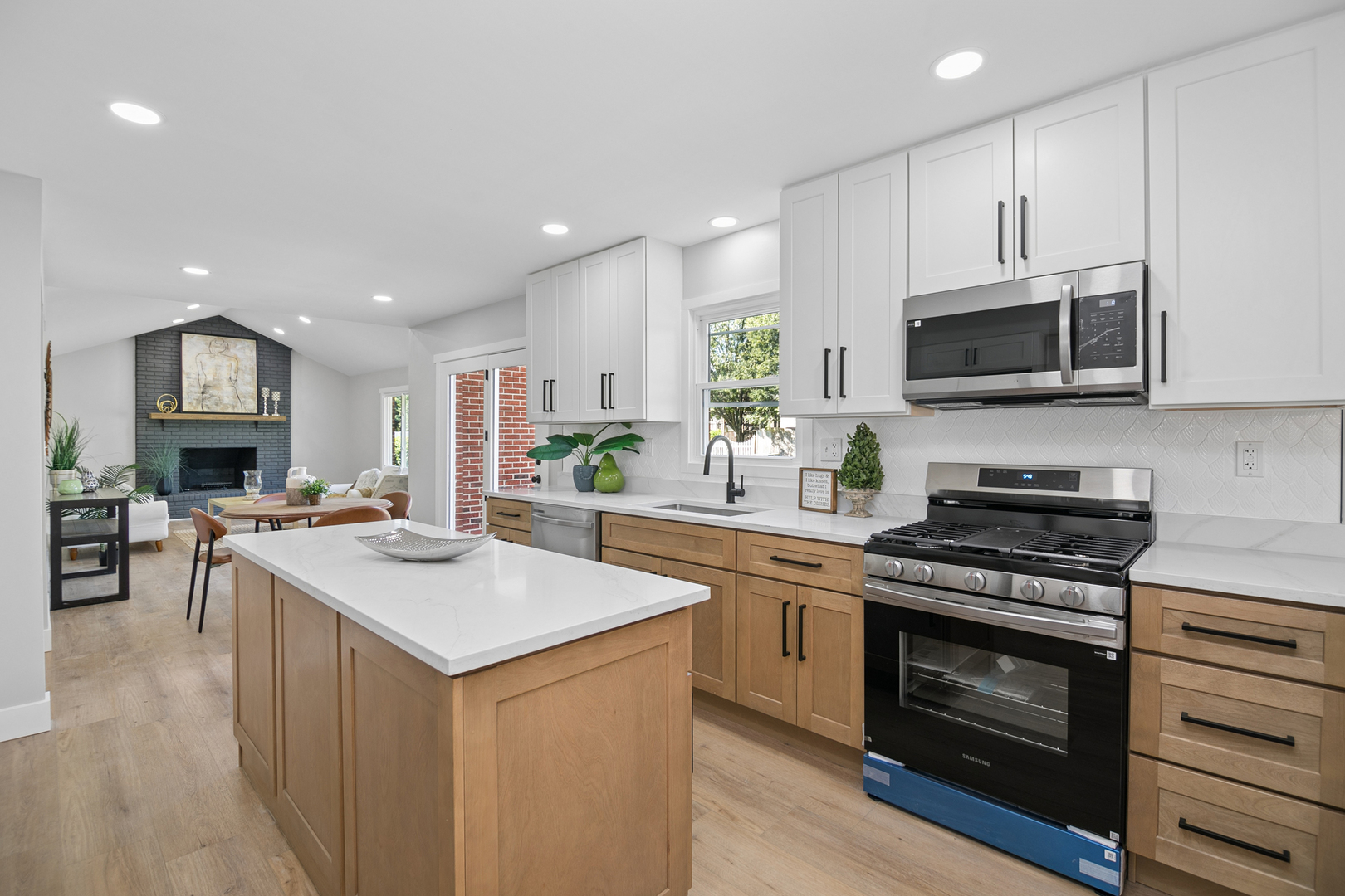 1413 Delmar Drive Property Photo 12