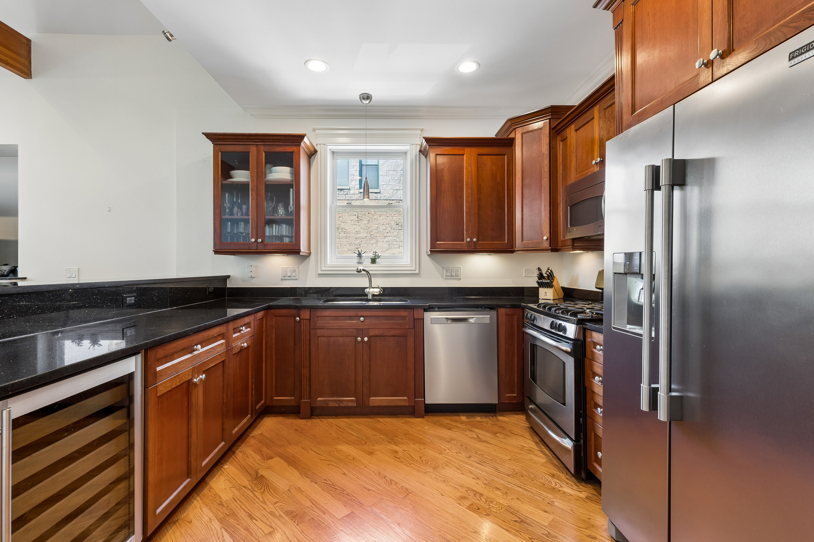 1224 W Hubbard Street 3 Property Photo 11