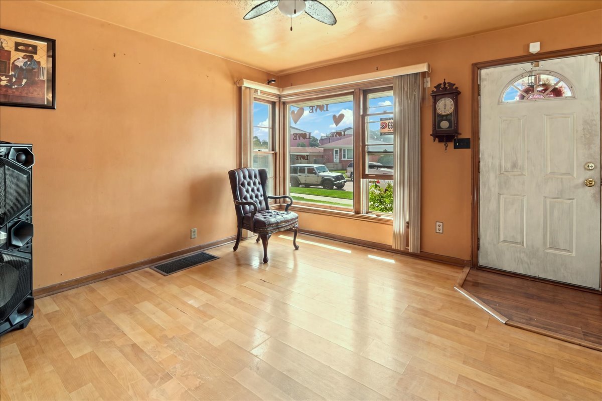 3816 W 84th Place Property Photo 3