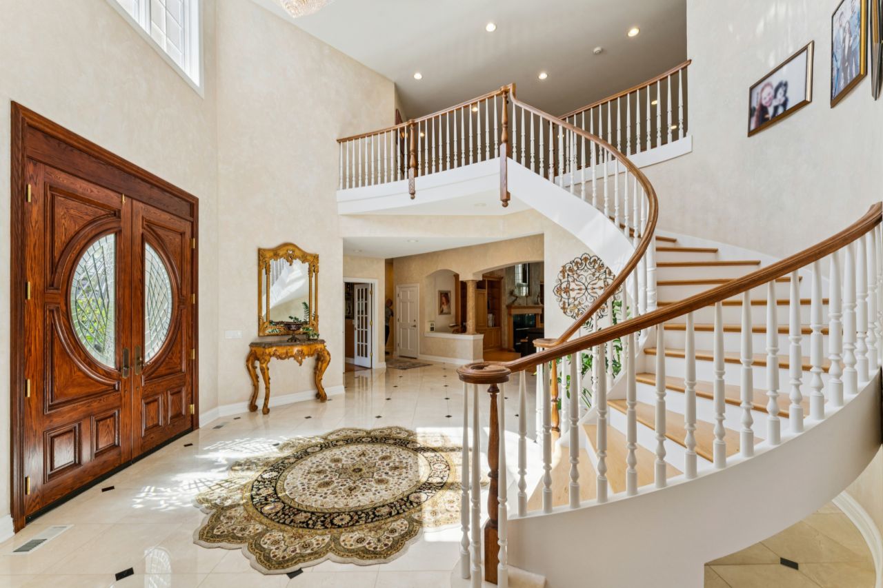 1745 Sundrop Circle Property Photo 4
