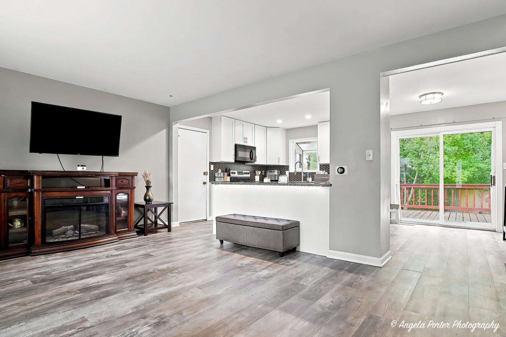 512 Silbury Court Property Photo 4