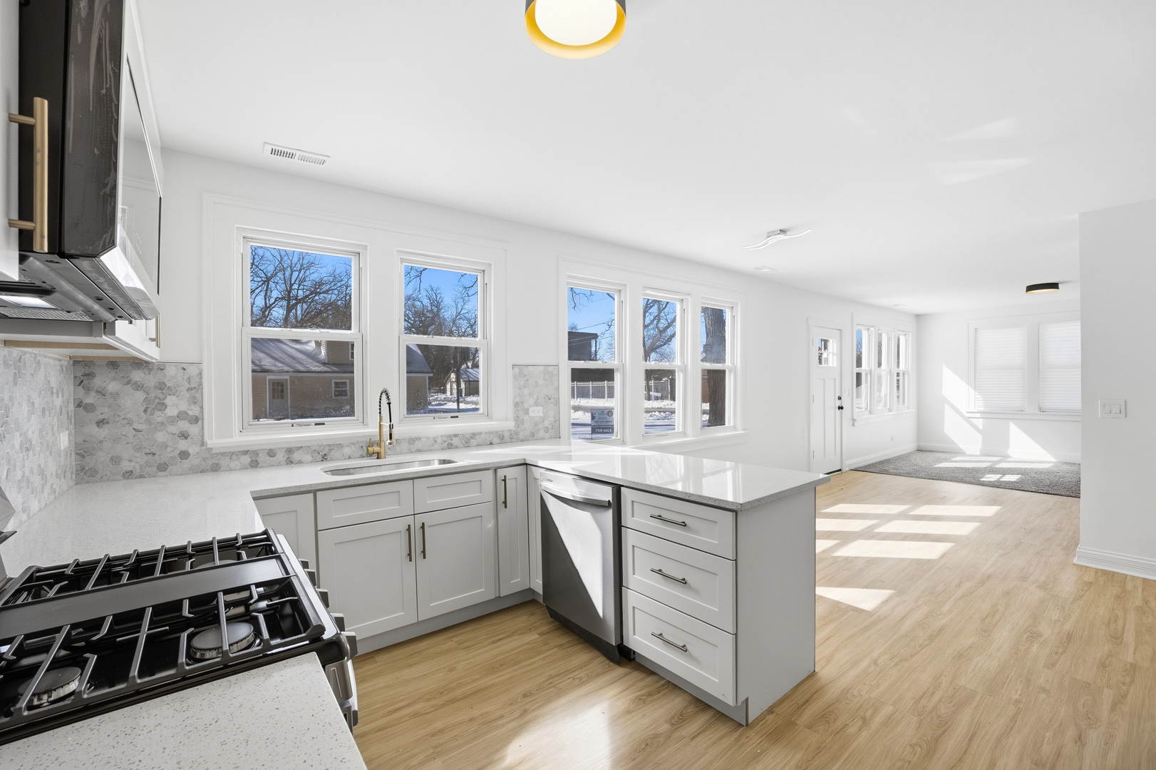 2908 Oakwood Avenue Property Photo 4