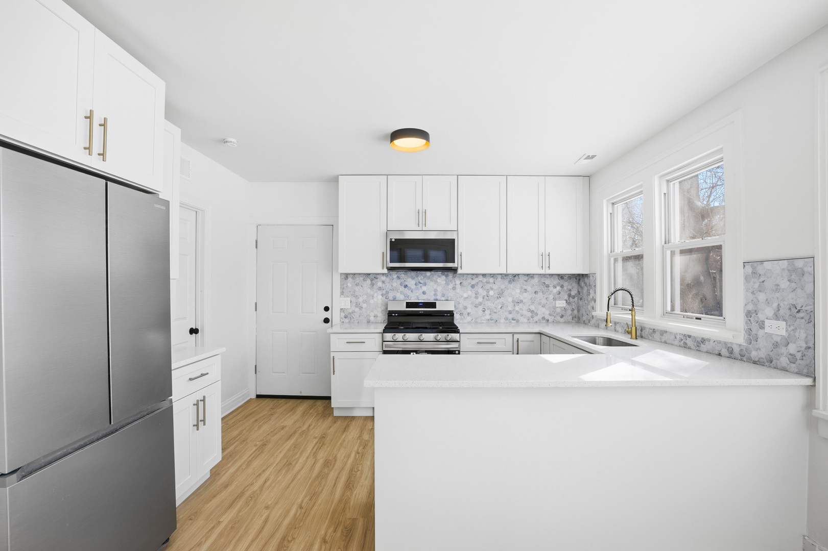 2908 Oakwood Avenue Property Photo 6