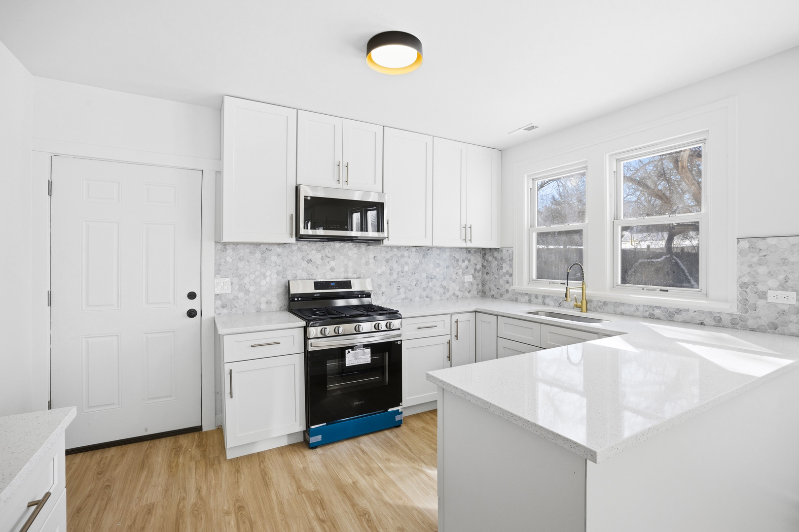 2908 Oakwood Avenue Property Photo 7