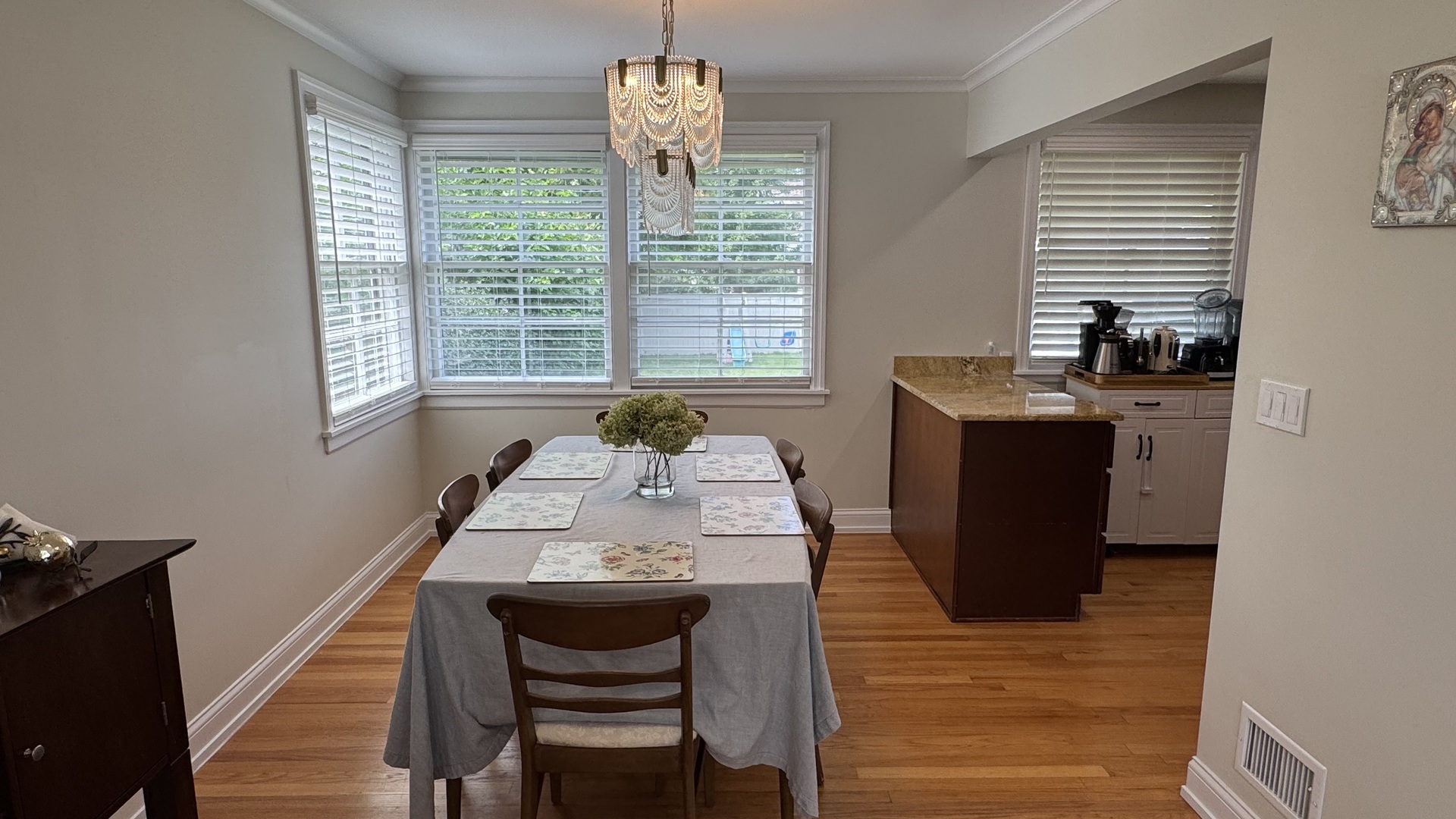1816 Hull Avenue Property Photo 5