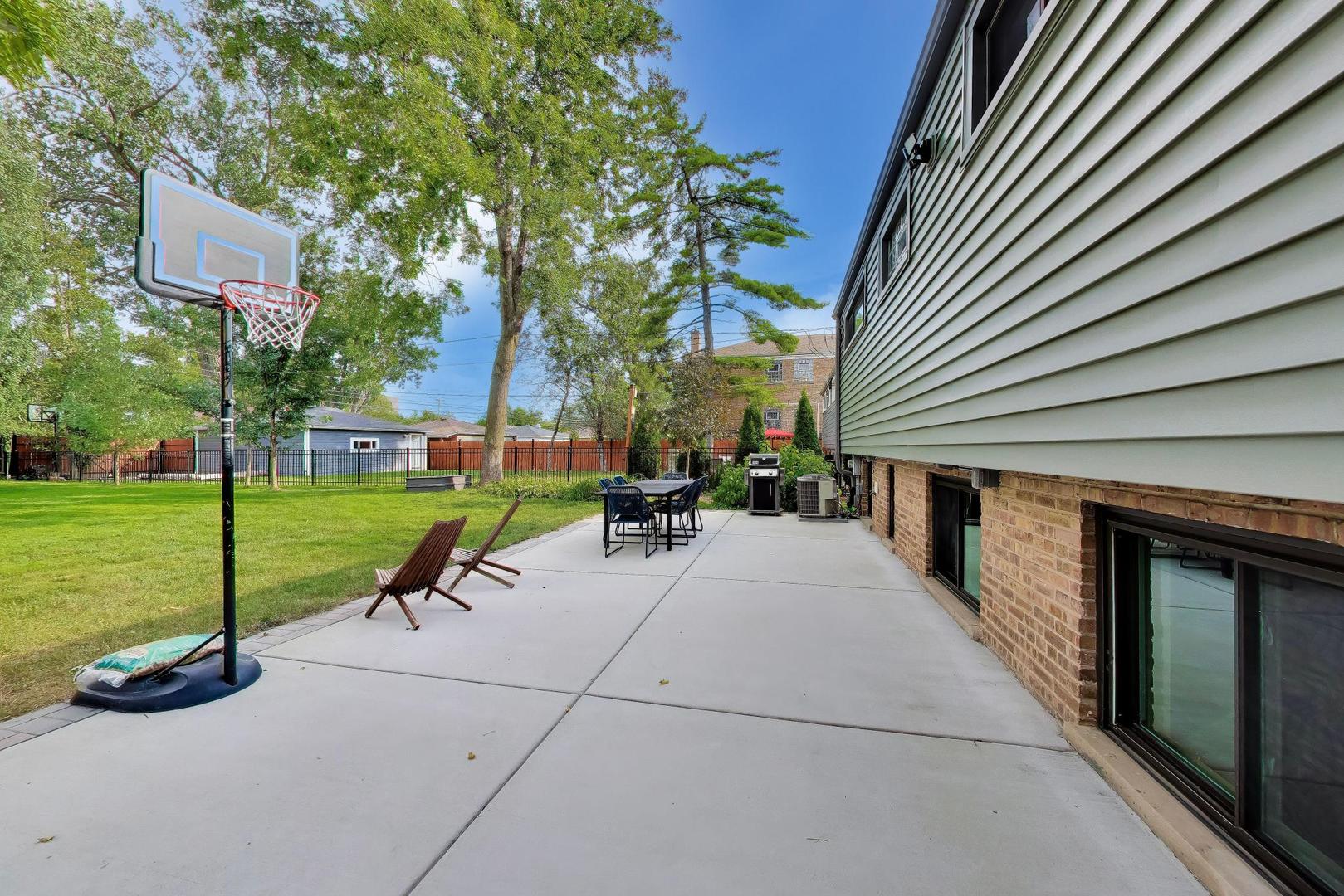 8835 Forestview Road Property Photo 38