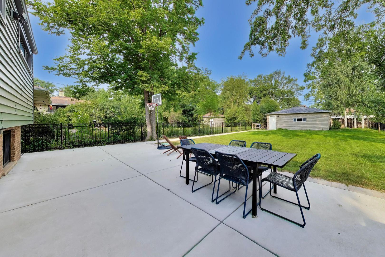 8835 Forestview Road Property Photo 39