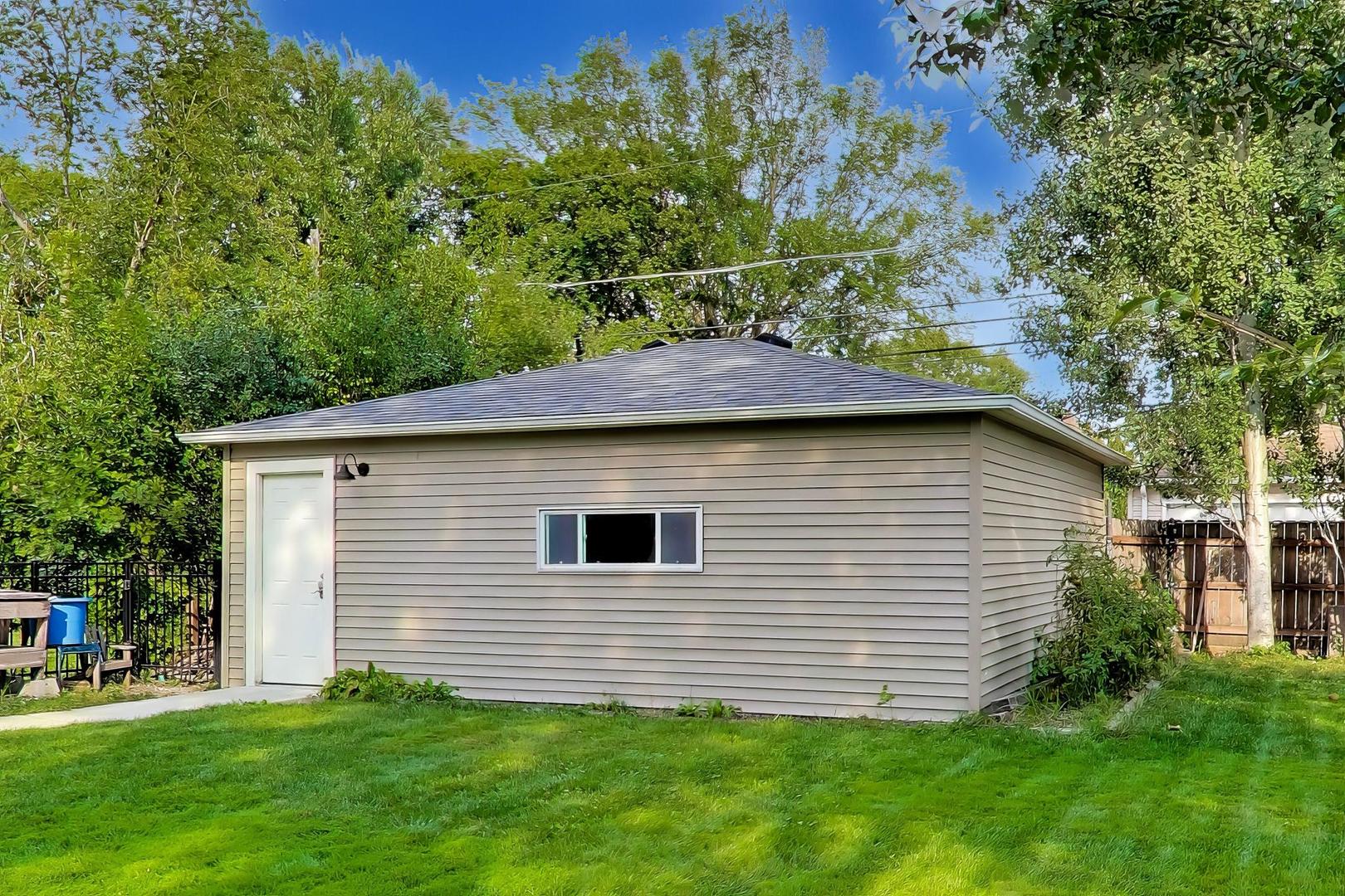 8835 Forestview Road Property Photo 44