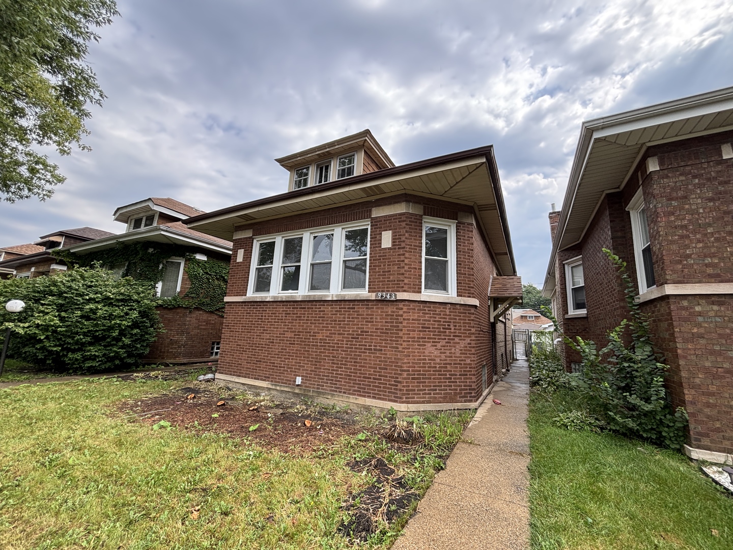 9343 S Throop Street Property Photo 2
