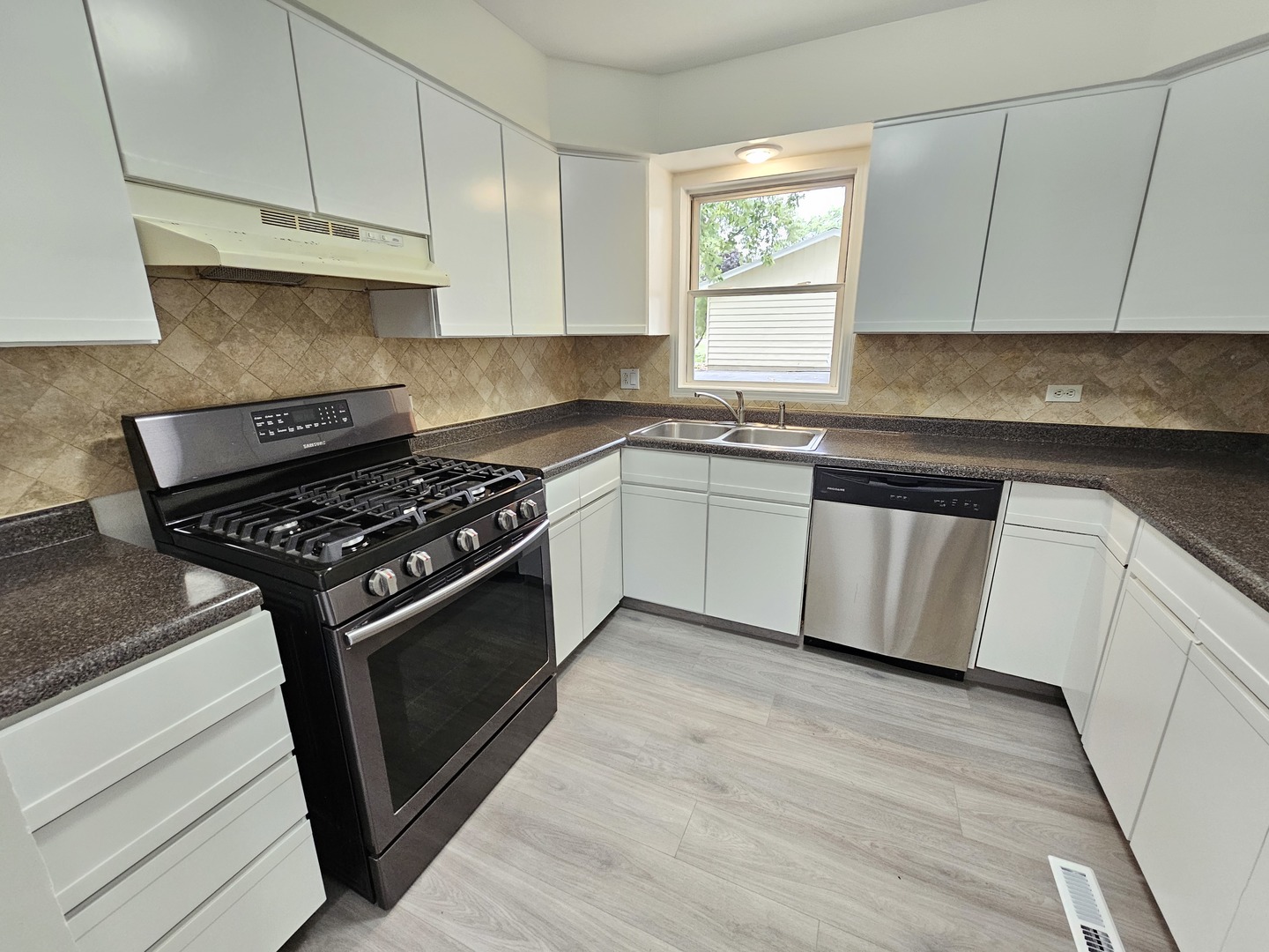 18570 W Pamela Place Property Photo 8