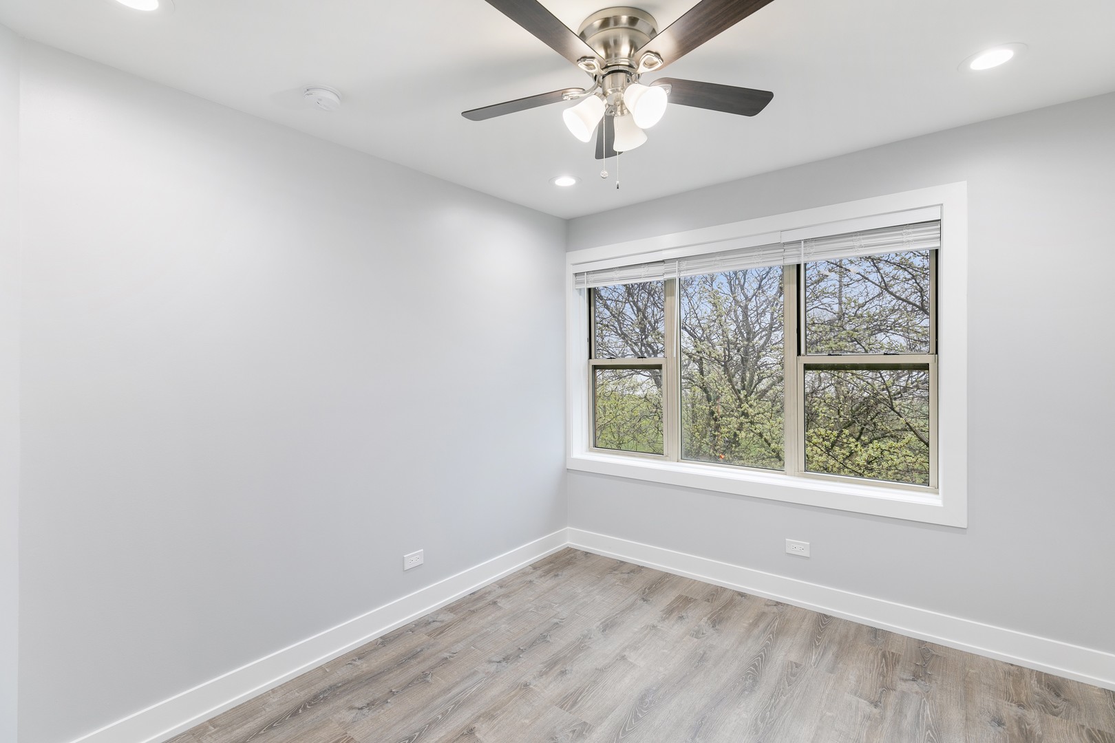 1301 W Estes Avenue 4e Property Photo 7