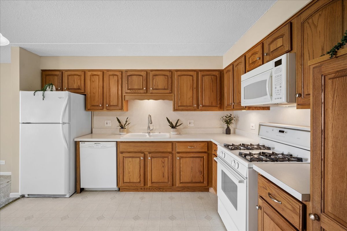130 E Grand Avenue 108 Property Photo 5