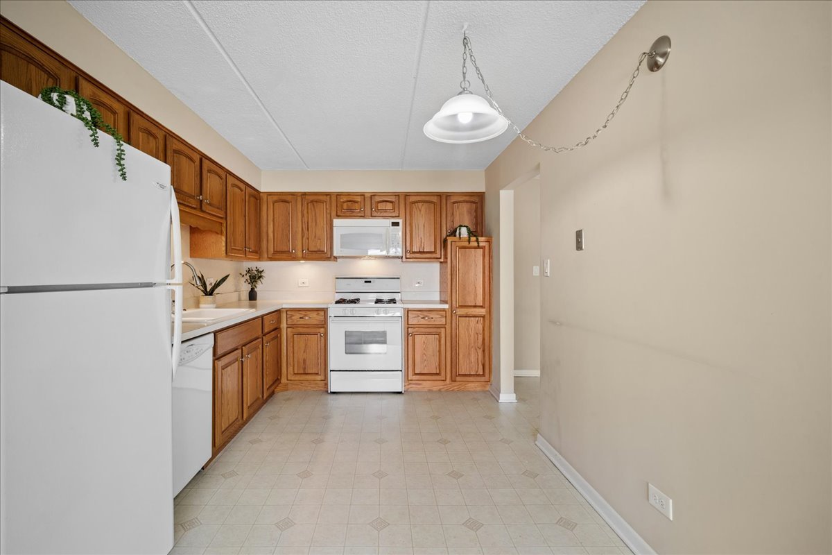 130 E Grand Avenue 108 Property Photo 6