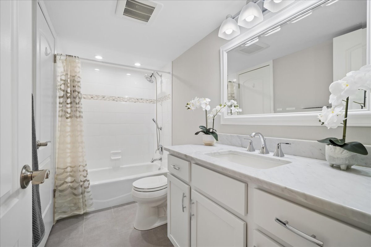 130 E Grand Avenue 108 Property Photo 12