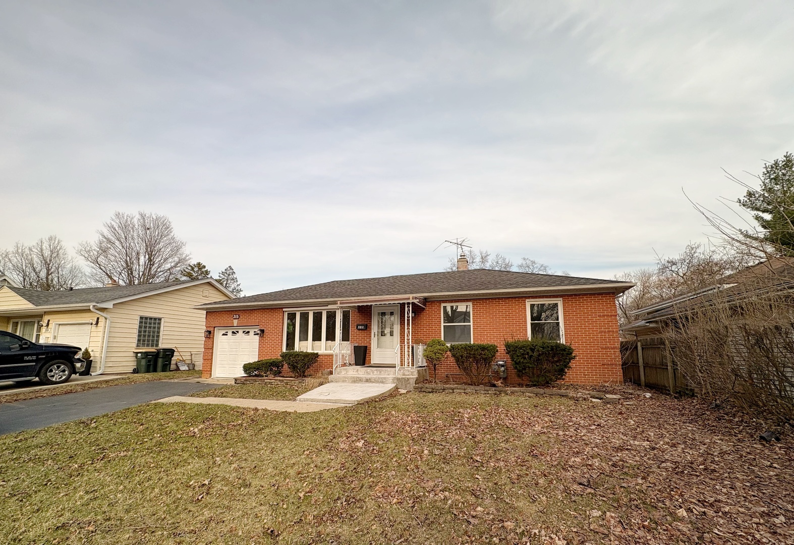 215 S Forest Avenue Property Photo 2