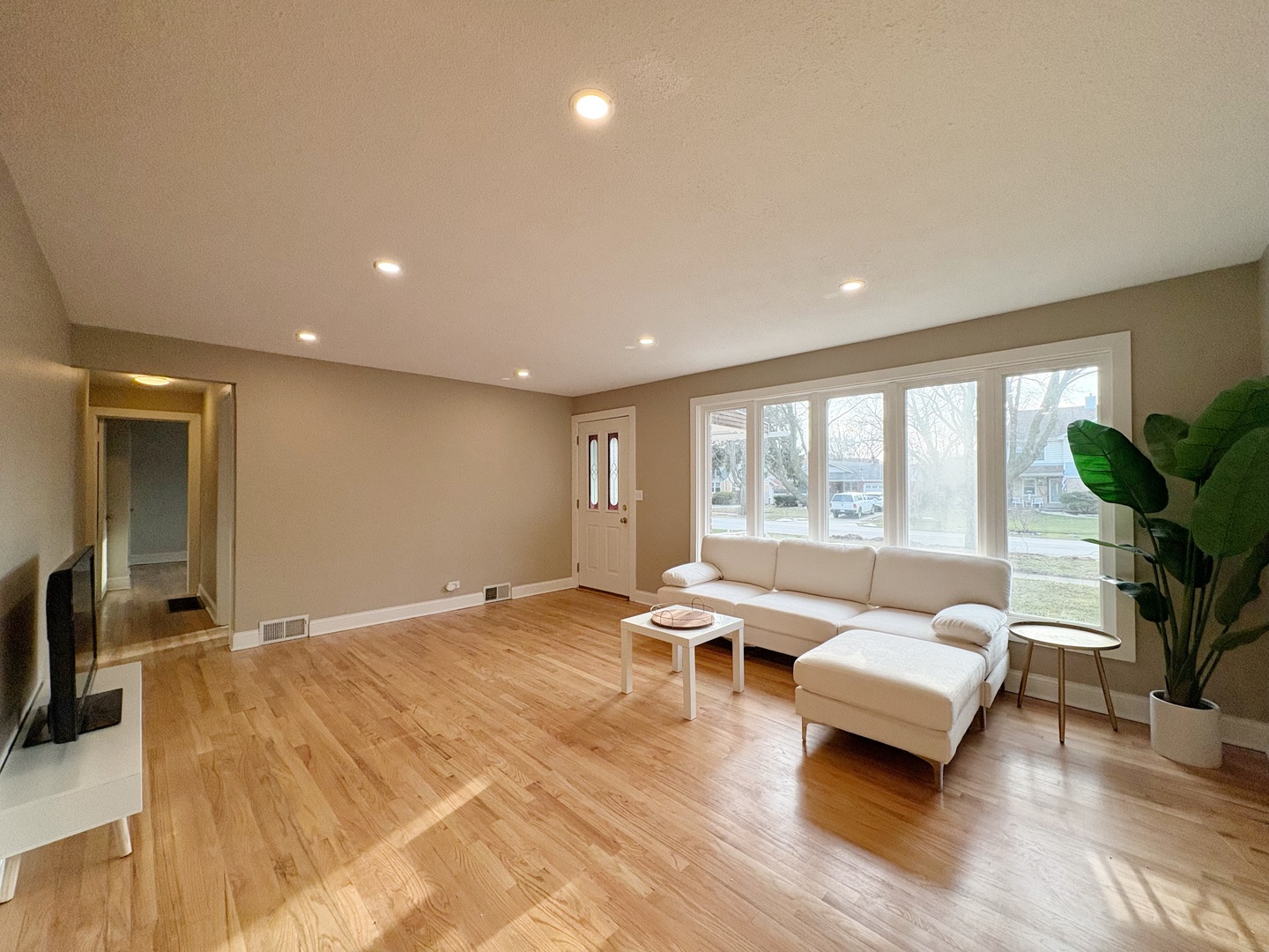 215 S Forest Avenue Property Photo 3