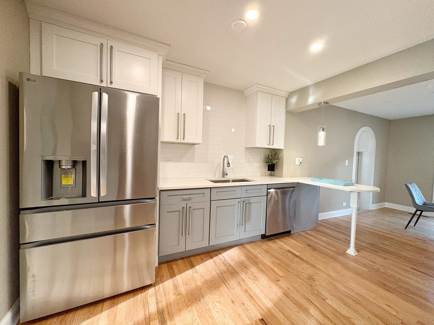 215 S Forest Avenue Property Photo 8