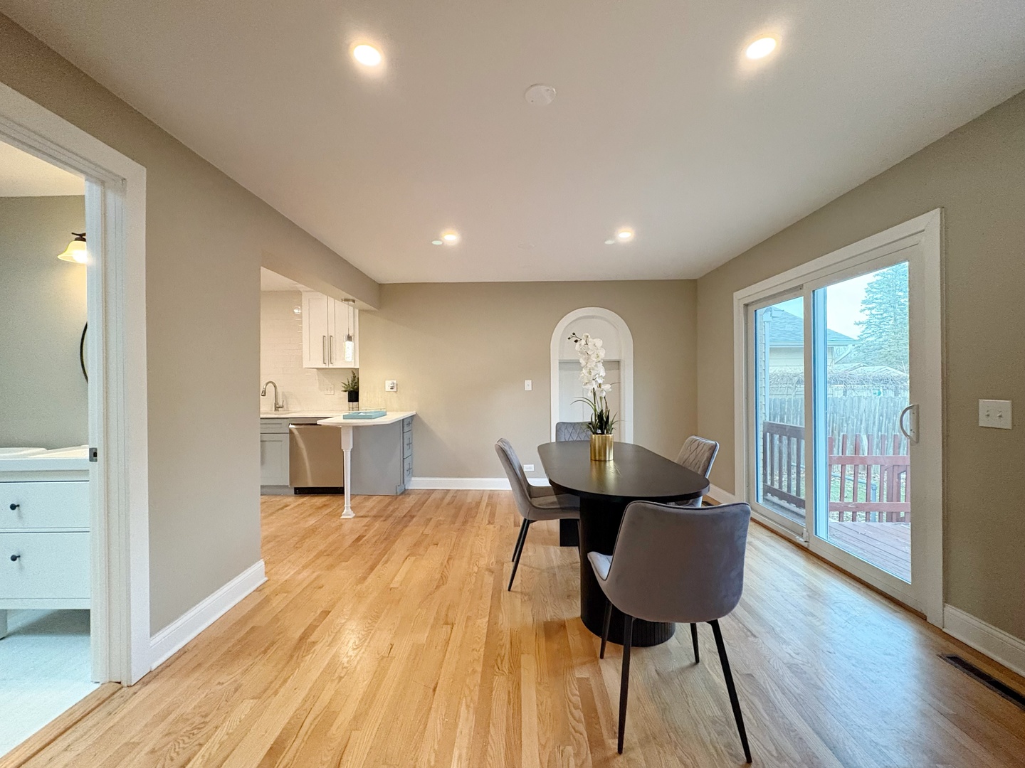 215 S Forest Avenue Property Photo 12