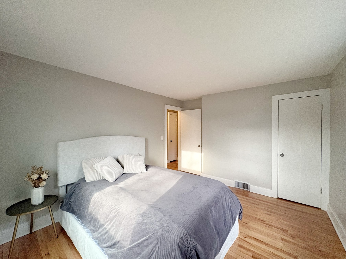 215 S Forest Avenue Property Photo 15