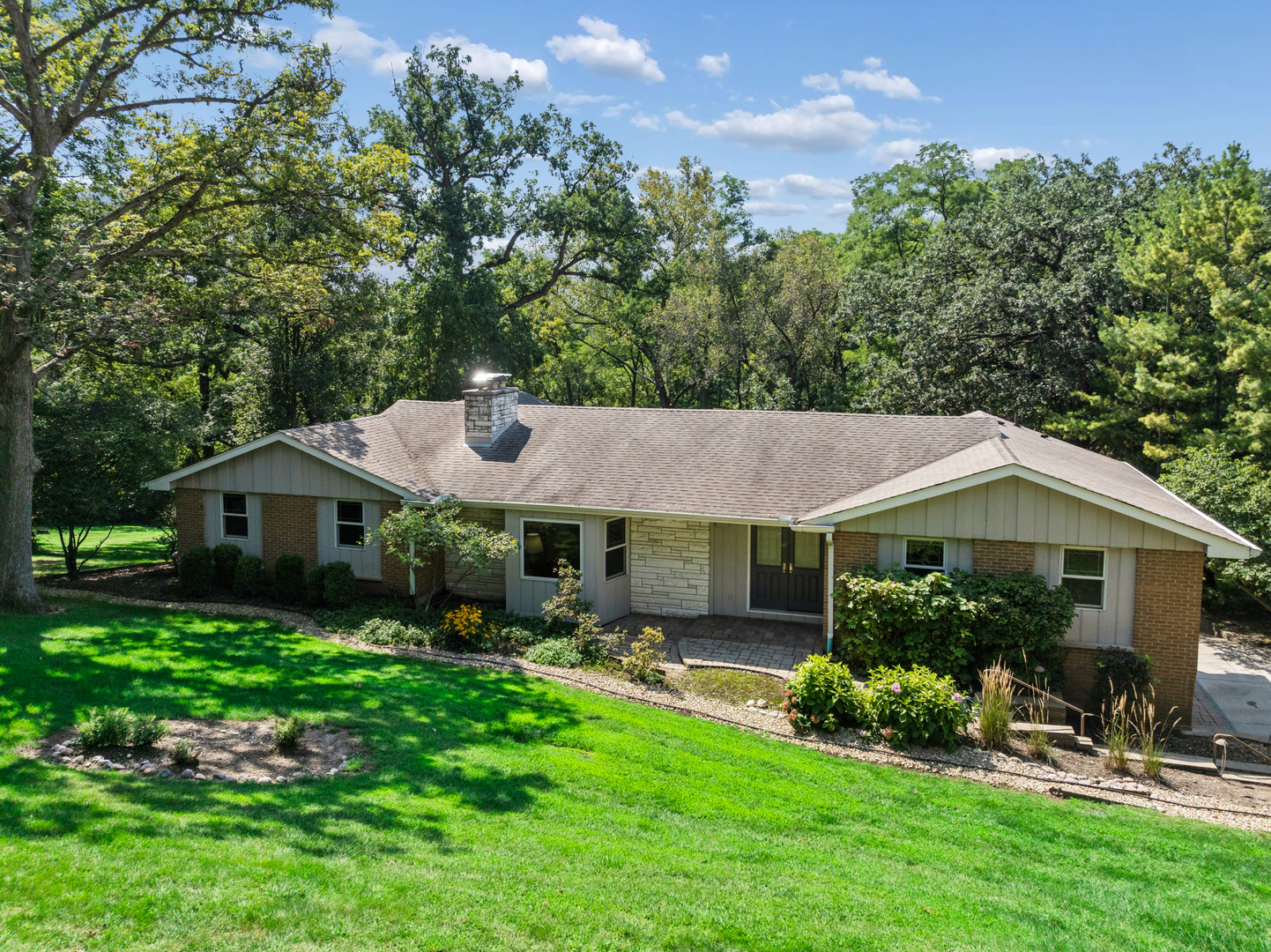 1113 Crane Drive Property Photo 1