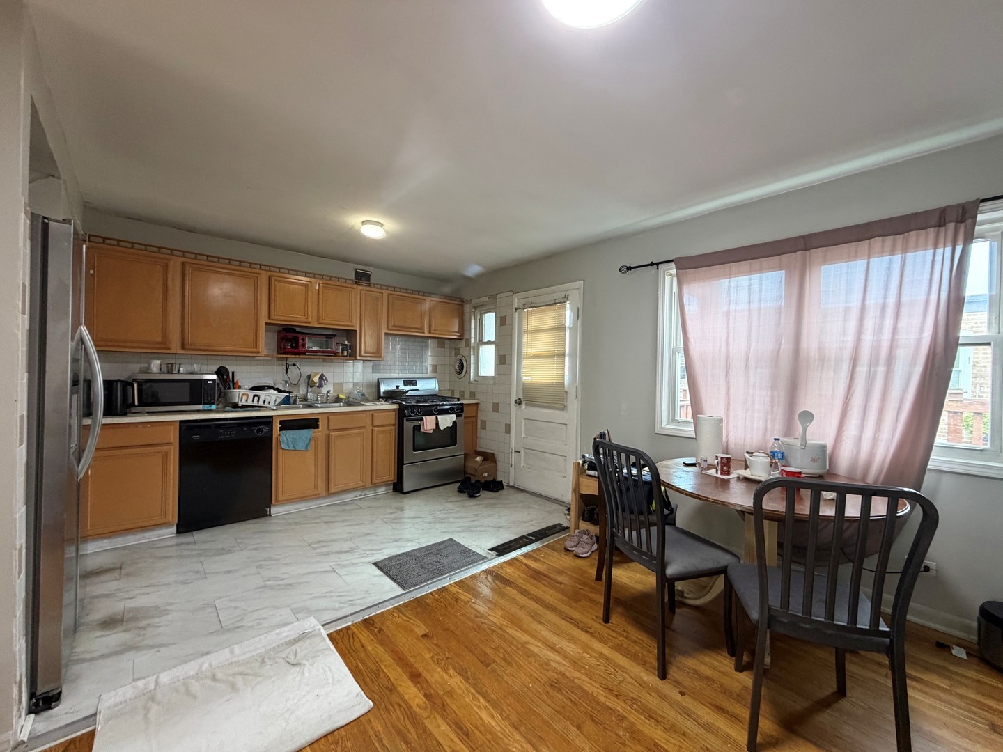 6338 N Kedzie Avenue 2w Property Photo 2