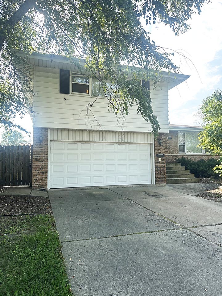 11804 S Kolin Avenue Property Photo 2