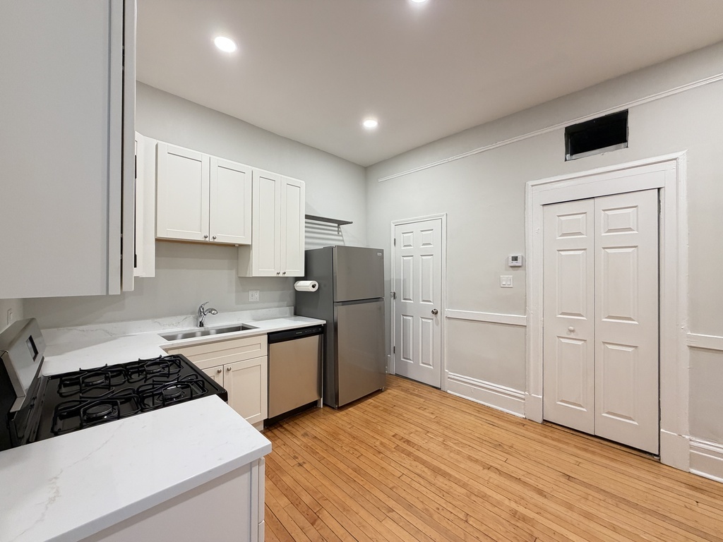 1009 N Sacramento Avenue 1r Property Photo 5