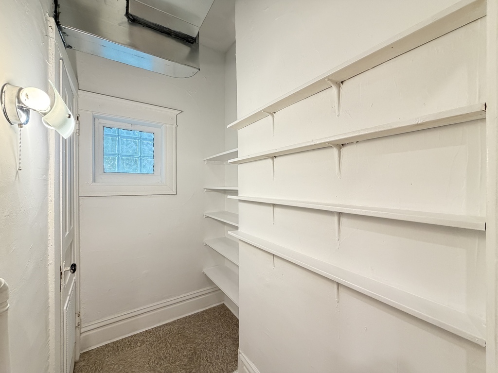 1009 N Sacramento Avenue 1r Property Photo 6